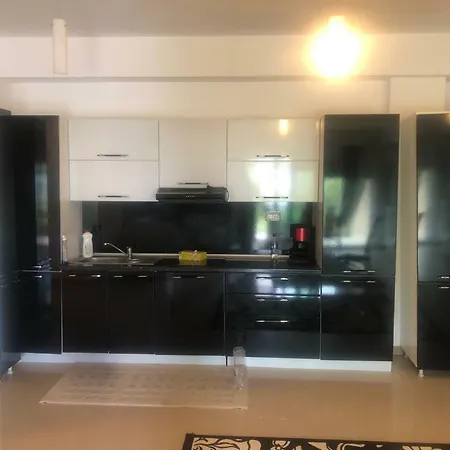 Strada D5 Apartament ナボダリ
